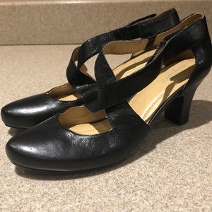Easy Spirit Mary Jane black heel 2.5 inch heel 8M